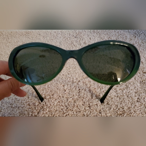 TORY BURCH Sunglasses, case & goldtone round hoop earrings set - Picture 5 of 14